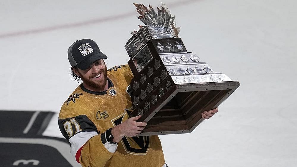 Hrál s Jágrem, teď byl vyhlášen nejužitečnějším hráčem Stanley Cupu